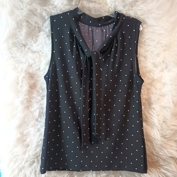 Talbots Tops - Talbots Black and White Pattern V-neck Sleeveless Top Size Small